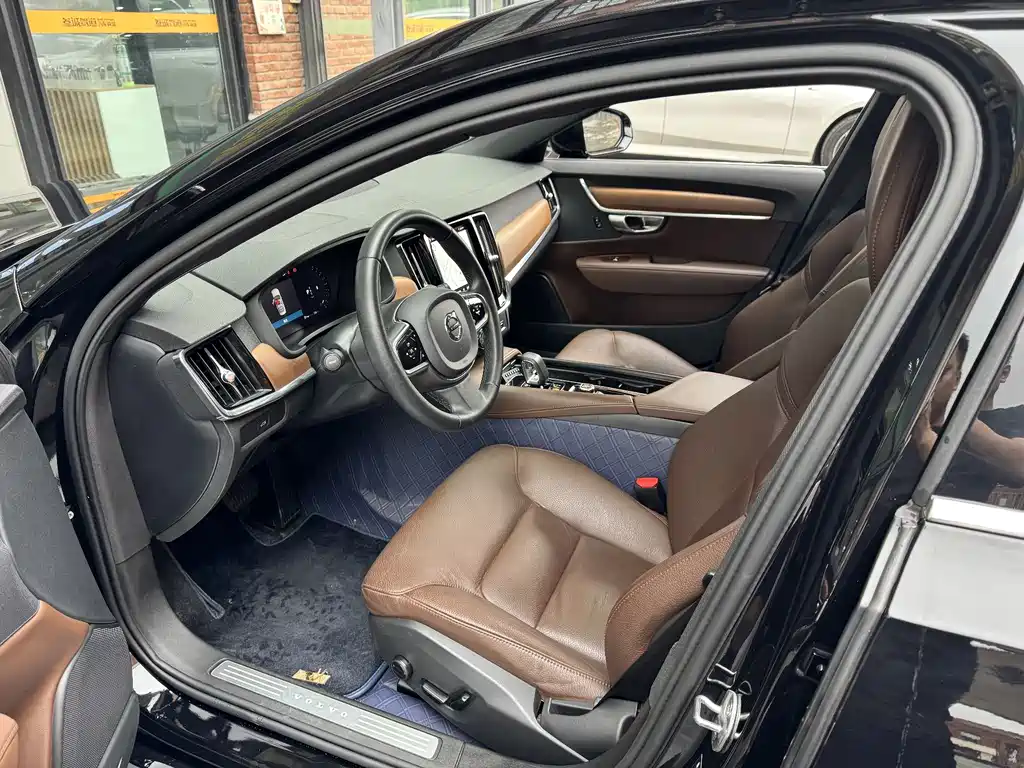Volvo S90 2023 B5 Luxury