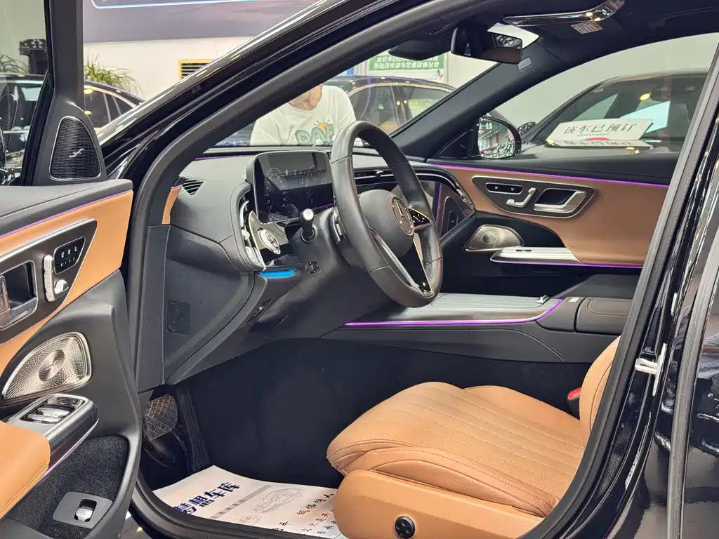 Mercedes-Benz E-Class — миниатюра 8