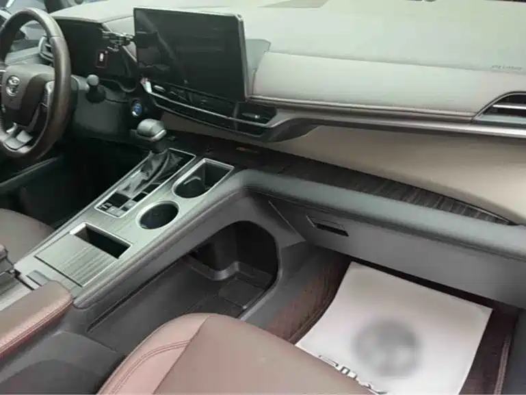 Toyota Granvia — миниатюра 25