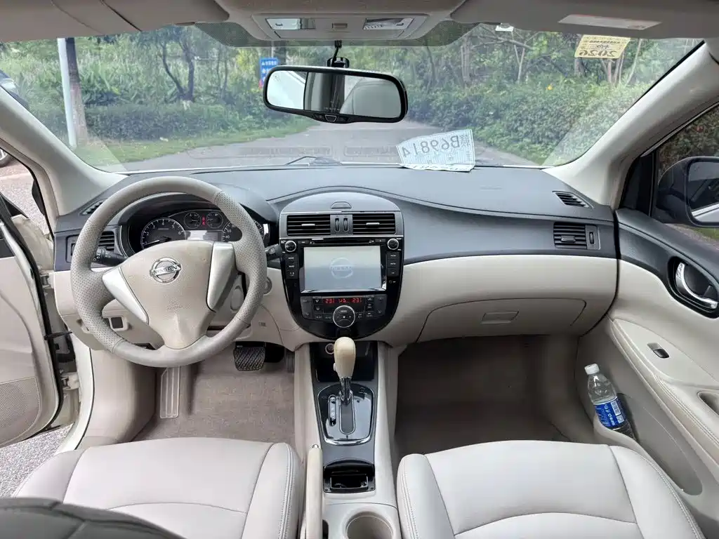 Nissan Tiida — миниатюра 8