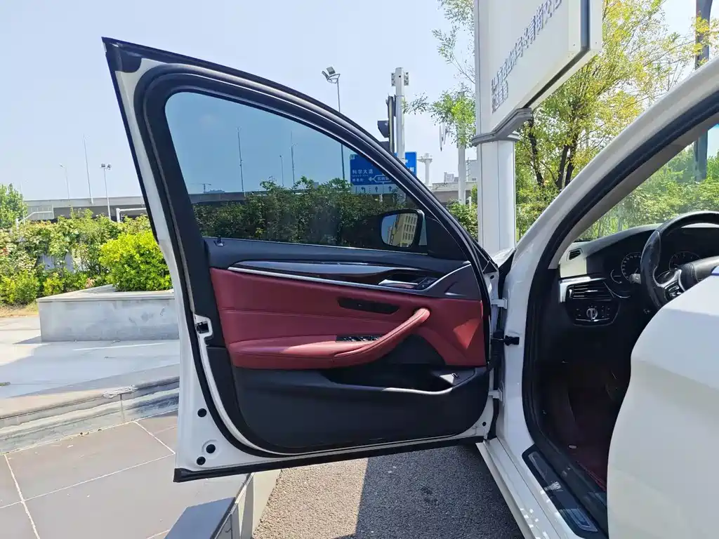 BMW 5 Series — миниатюра 20