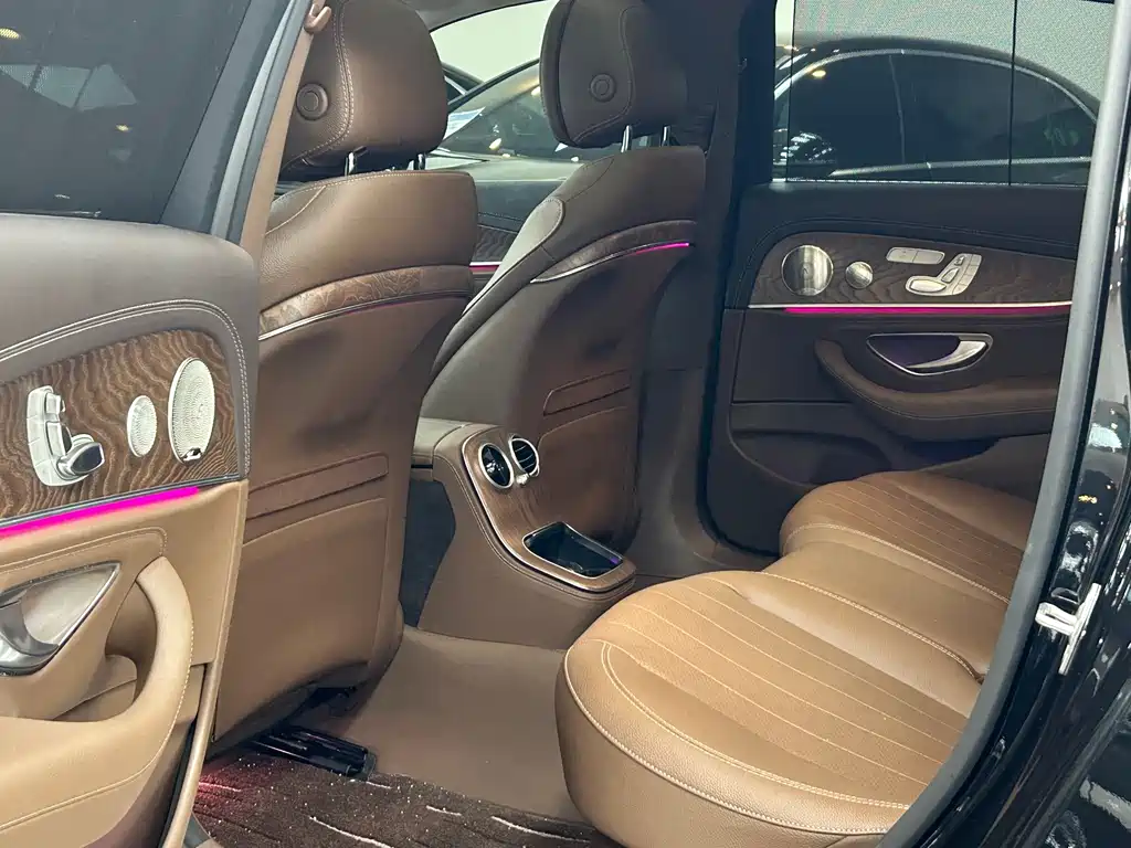 Mercedes-Benz E-Class — миниатюра 10