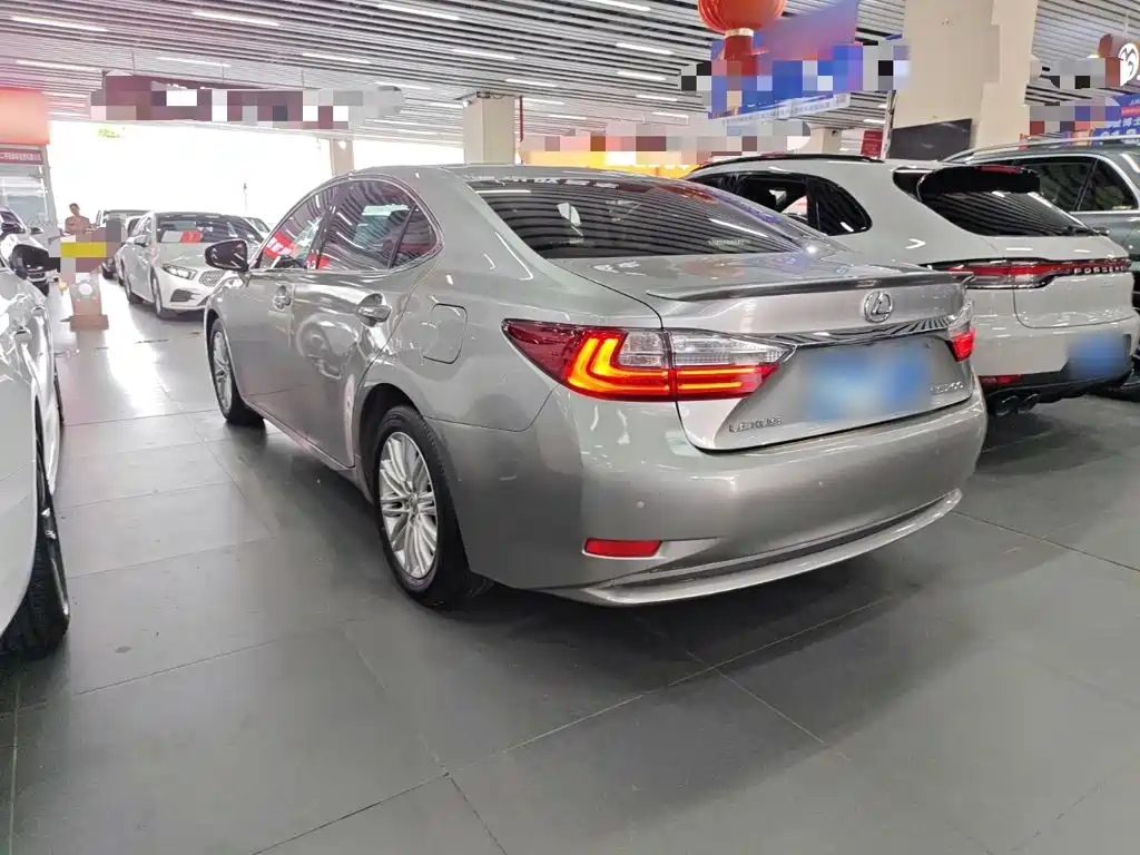 Lexus ES — миниатюра 8