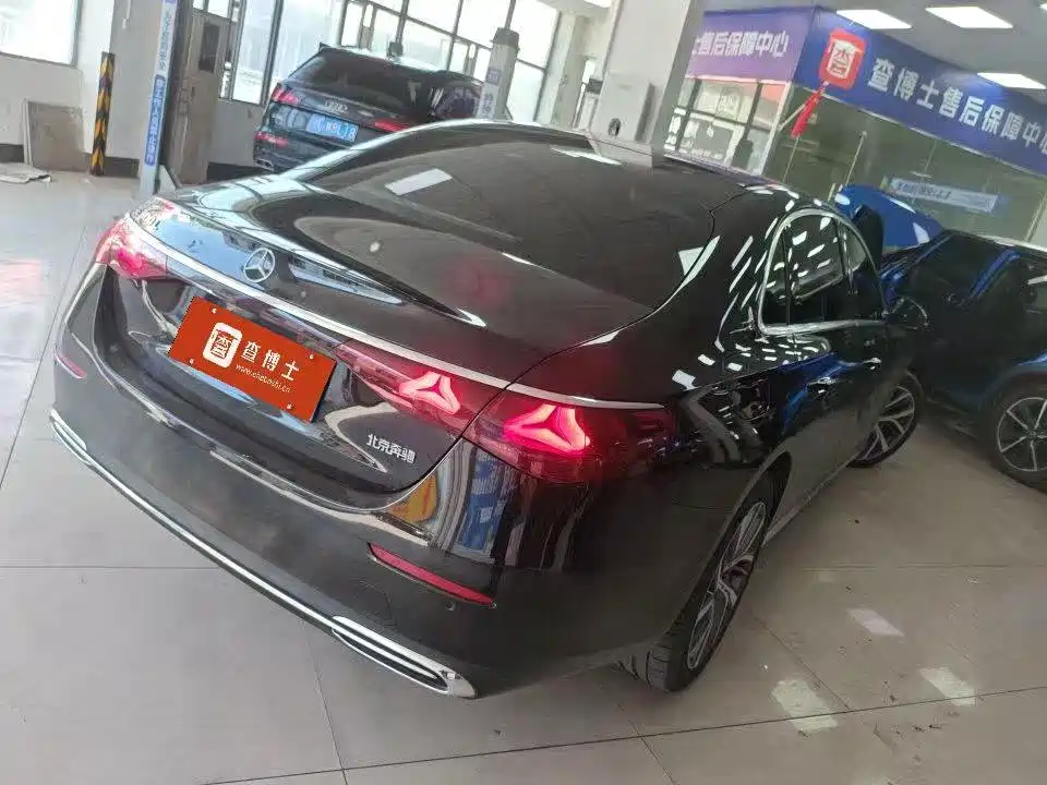 Mercedes-Benz E-Class — миниатюра 2