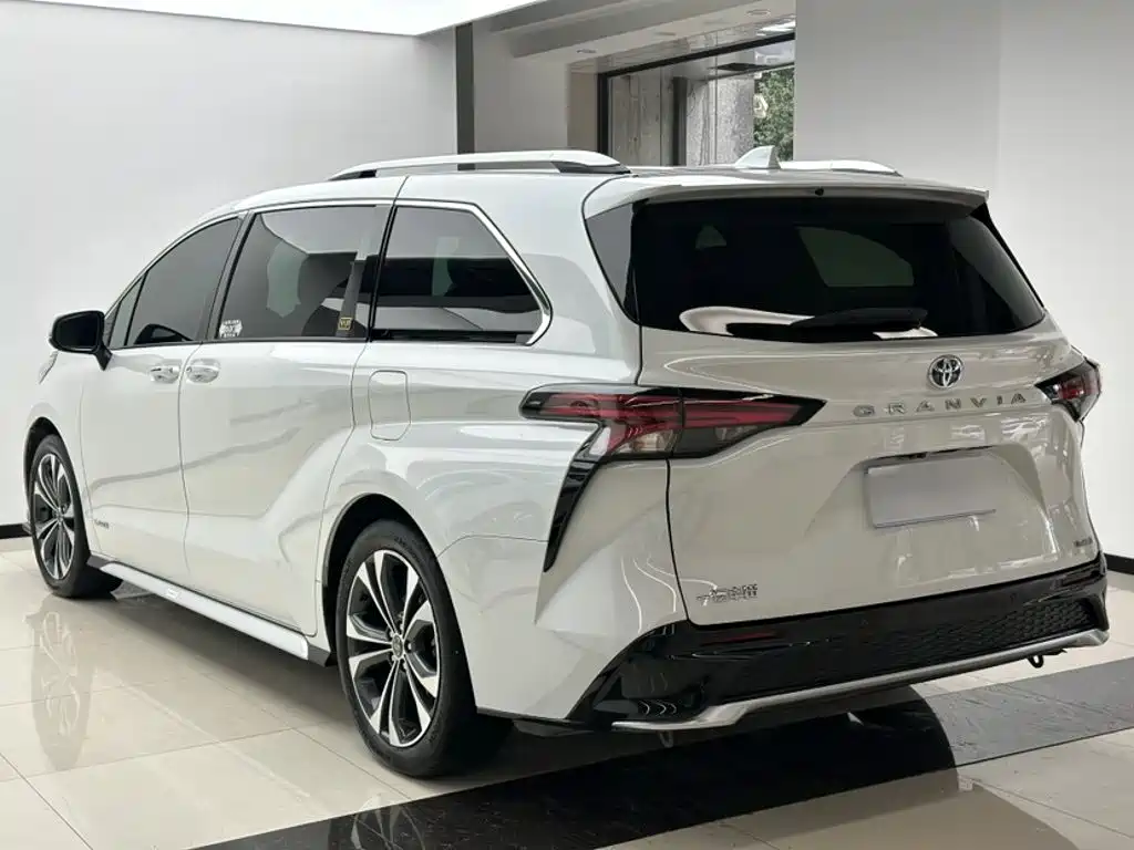 Toyota Granvia — миниатюра 14