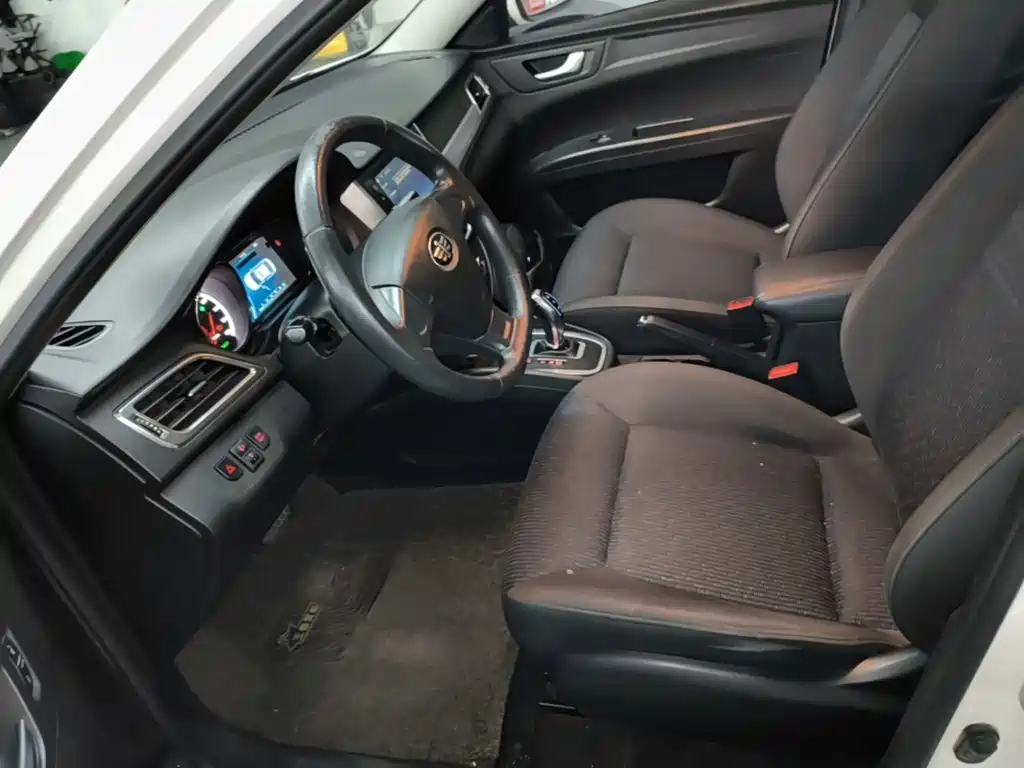 Bestune B30EV — миниатюра 15