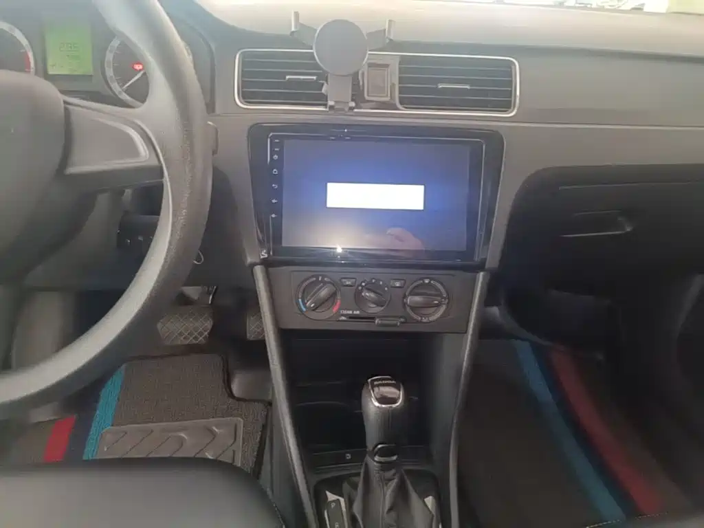Skoda Rapid — миниатюра 13