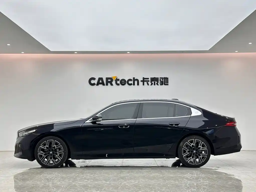 BMW 5 Series — миниатюра 2