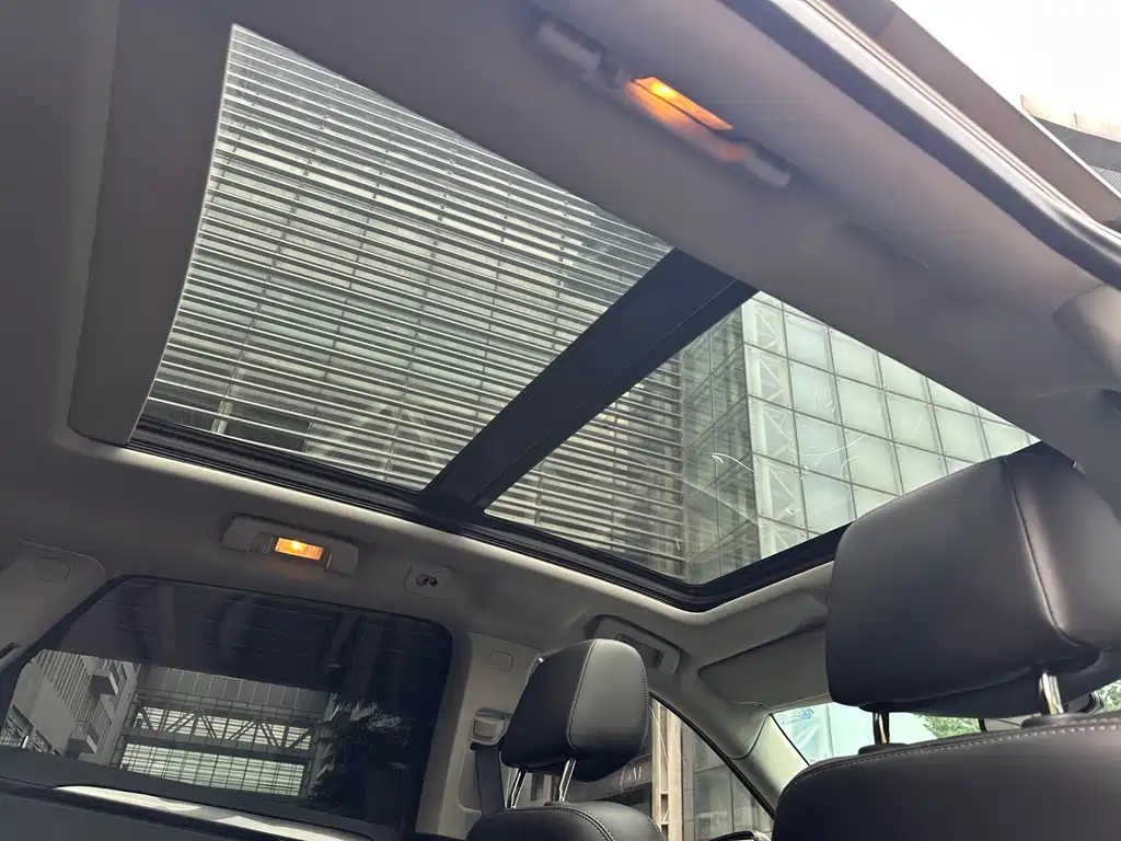 Cadillac SRX — миниатюра 28