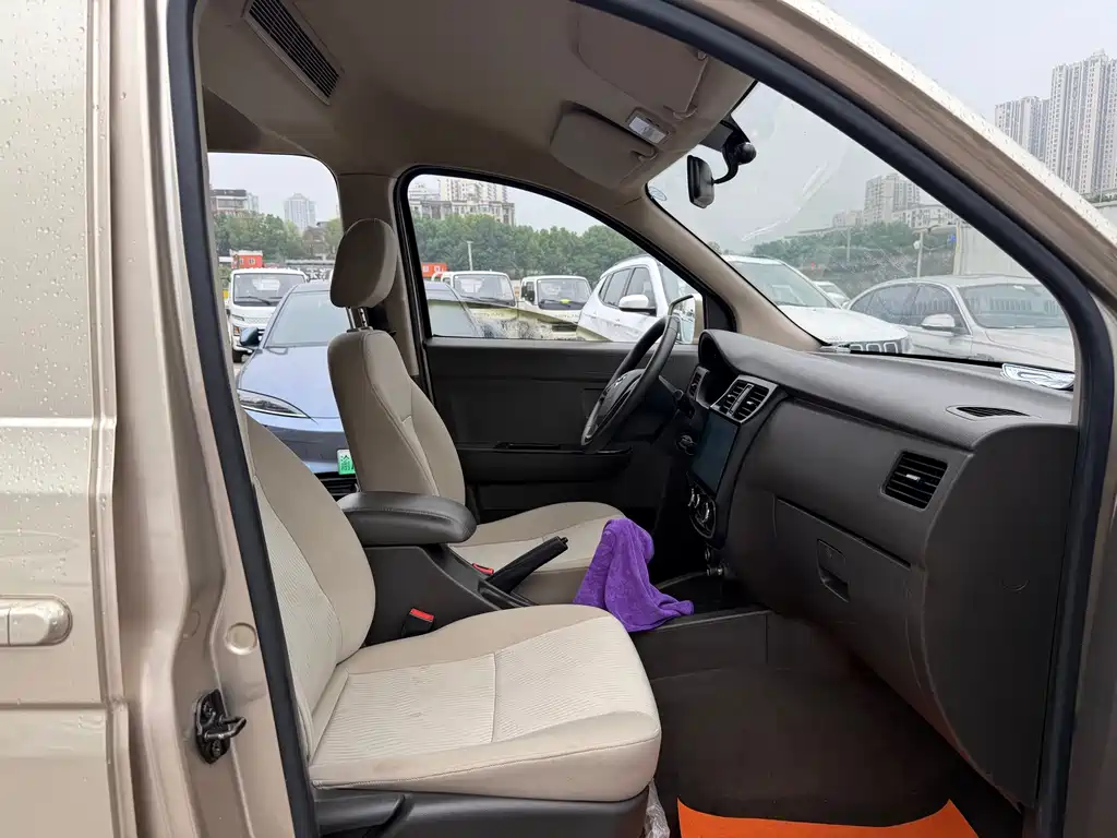 Wuling Rongguang V — миниатюра 7