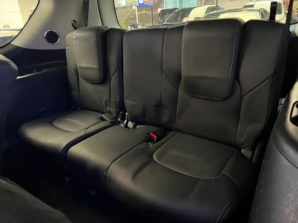 Nissan Patrol — миниатюра 10