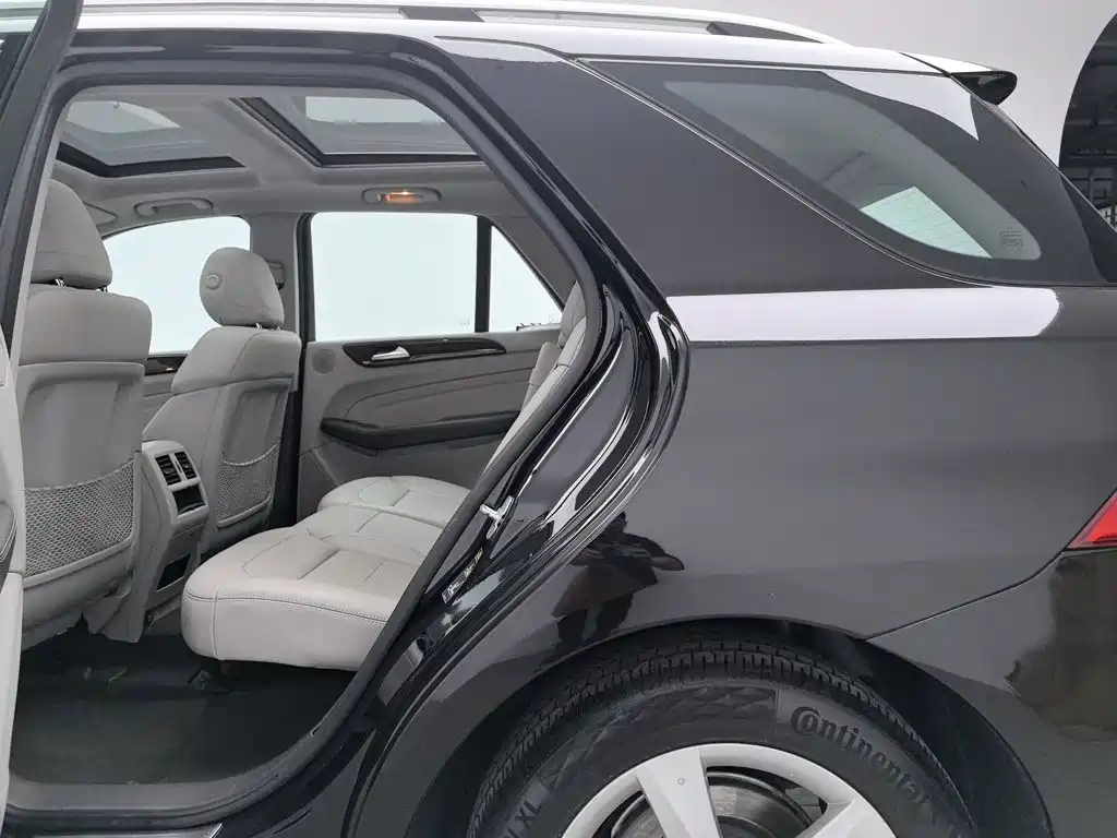 Mercedes-Benz M-Class — миниатюра 15