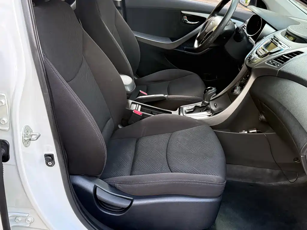 Hyundai Elantra Langdong — миниатюра 8