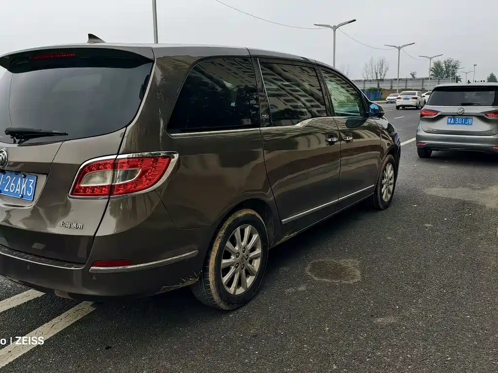 Buick GL8 — миниатюра 5