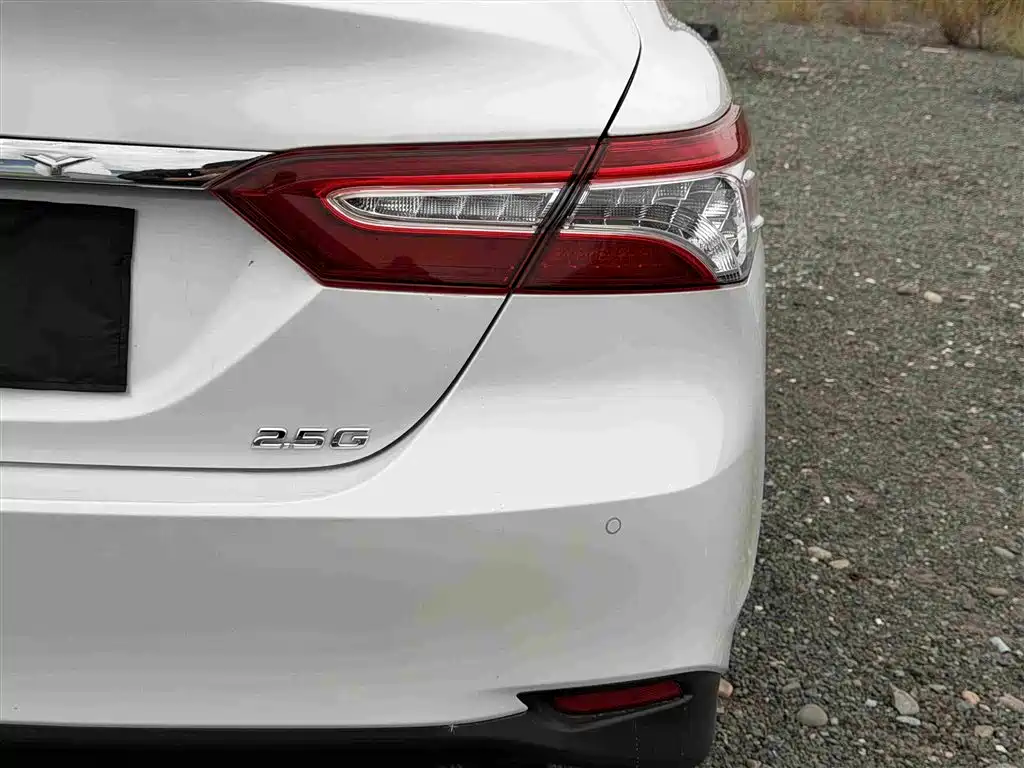 Toyota Camry — миниатюра 16