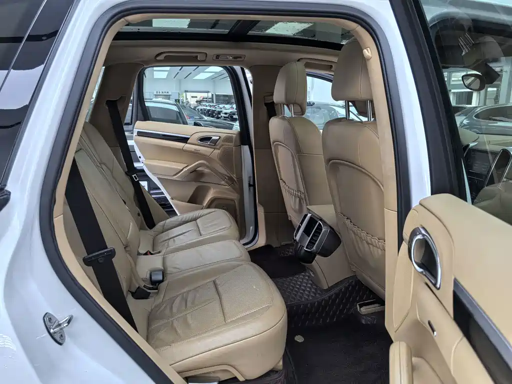 Porsche Cayenne — миниатюра 11