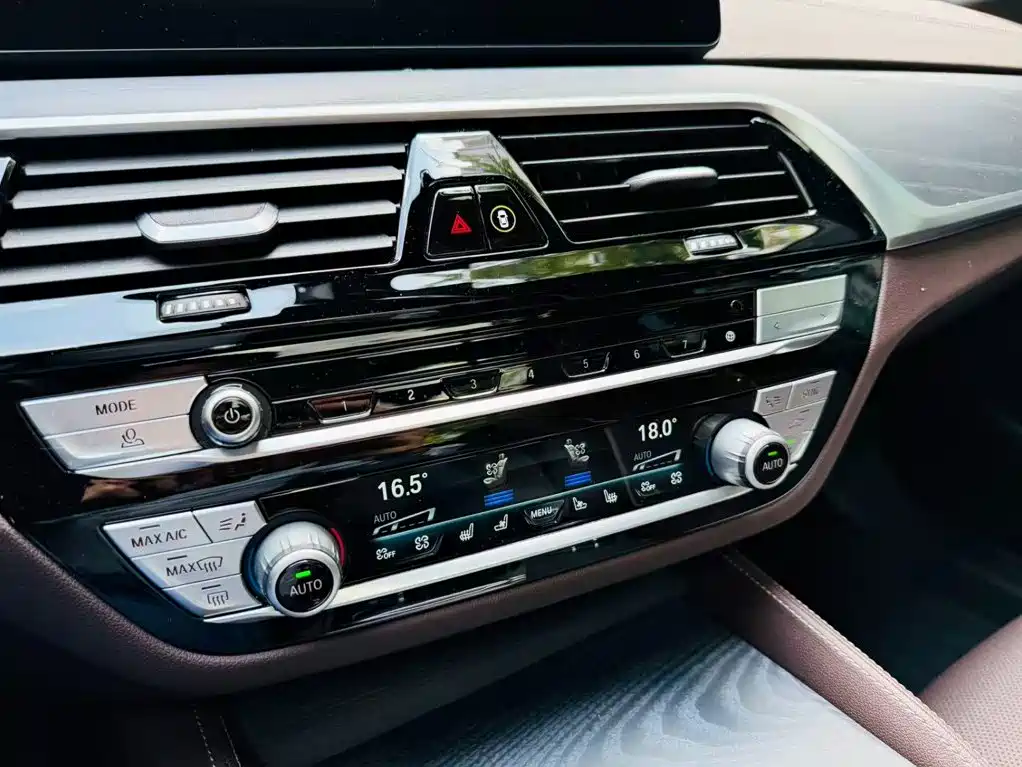 BMW 5 Series — миниатюра 16