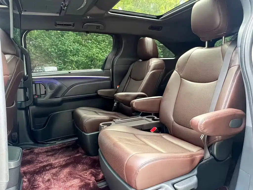 Toyota Granvia — миниатюра 7