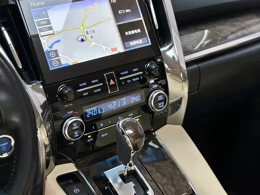 Toyota Alphard — миниатюра 4
