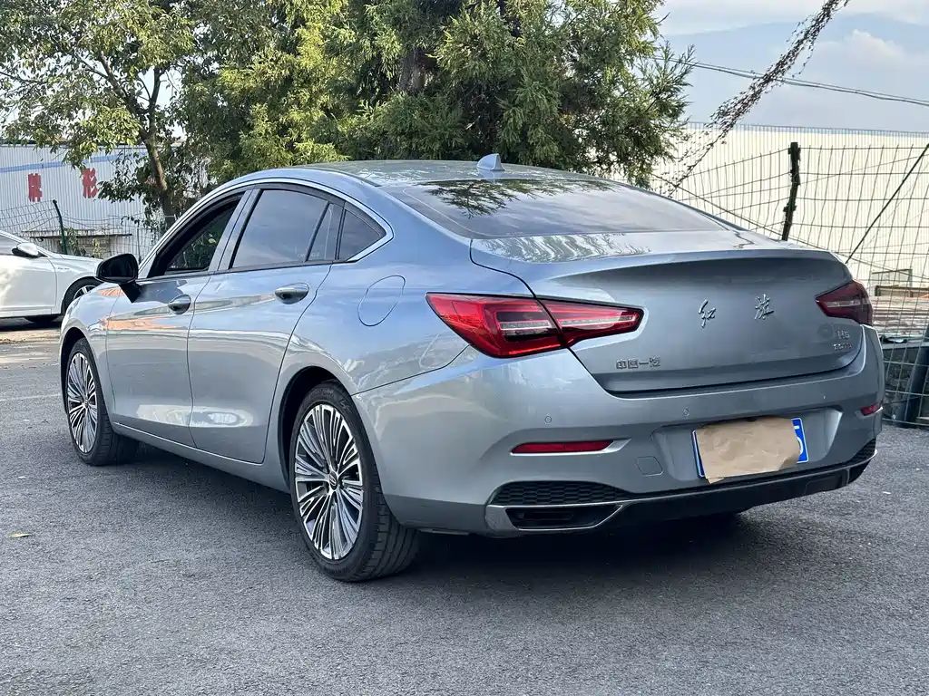 Hongqi Hongqi H5 — миниатюра 7