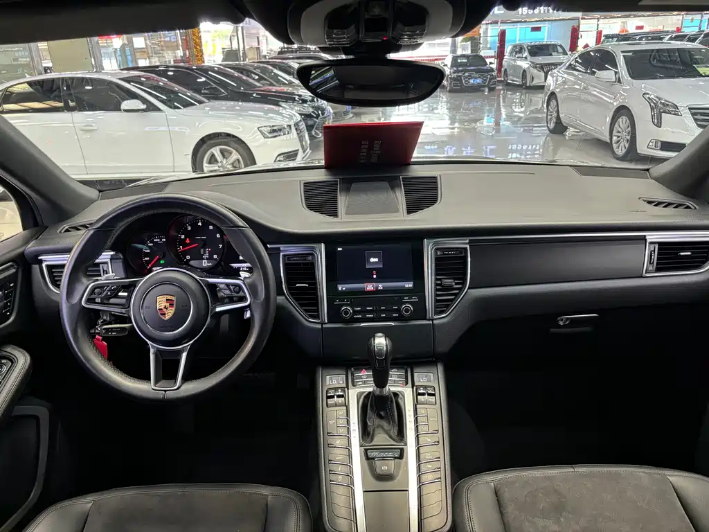Porsche Macan — миниатюра 6