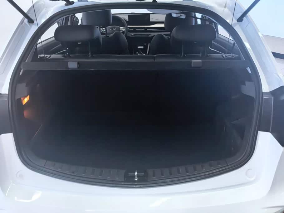 Geely Vision X3 1.5 л 2022 г. Белый, пробег 44500 км
