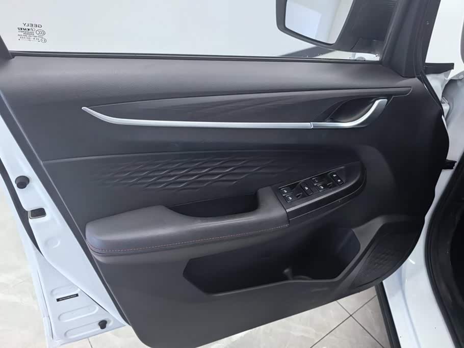 Geely Vision X3 1.5 л 2022 г. Белый, пробег 44500 км