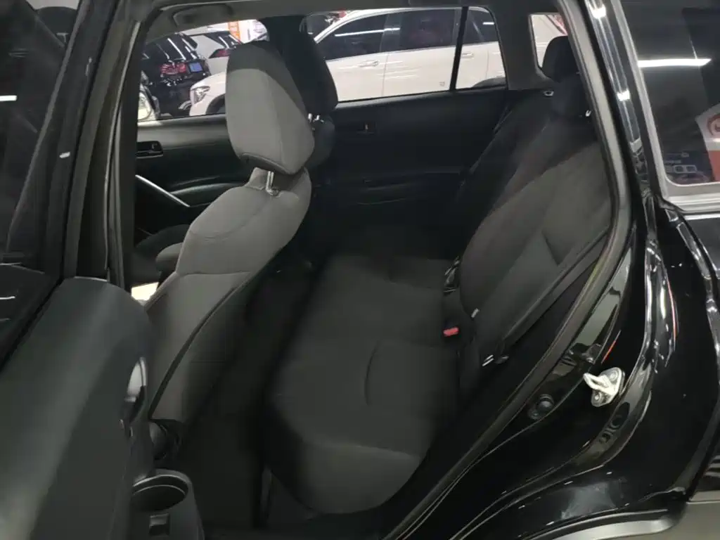 Toyota Corolla Cross — миниатюра 17
