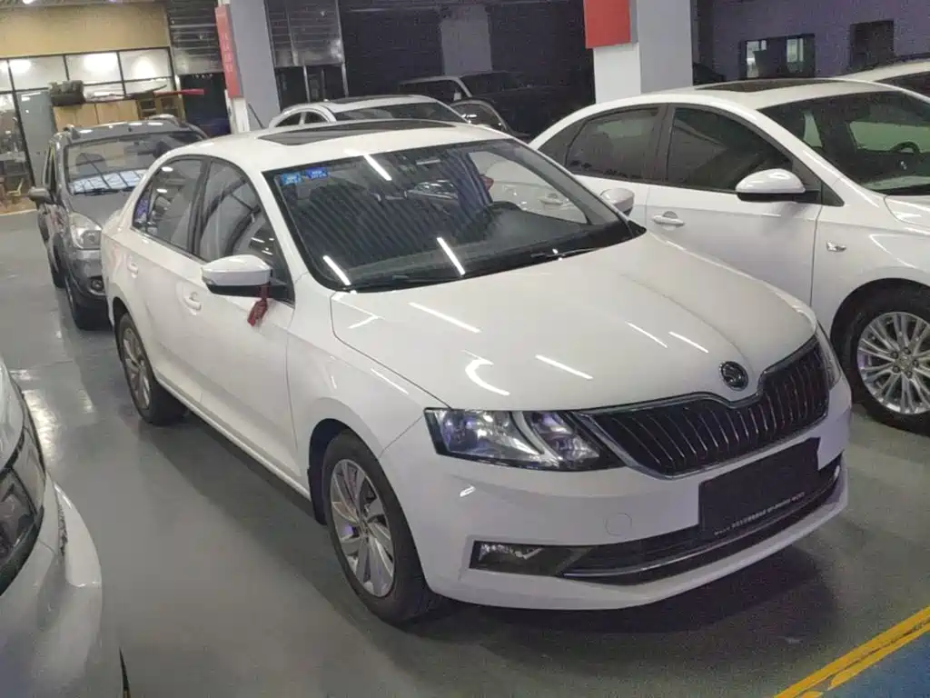 Skoda Rapid — миниатюра 4