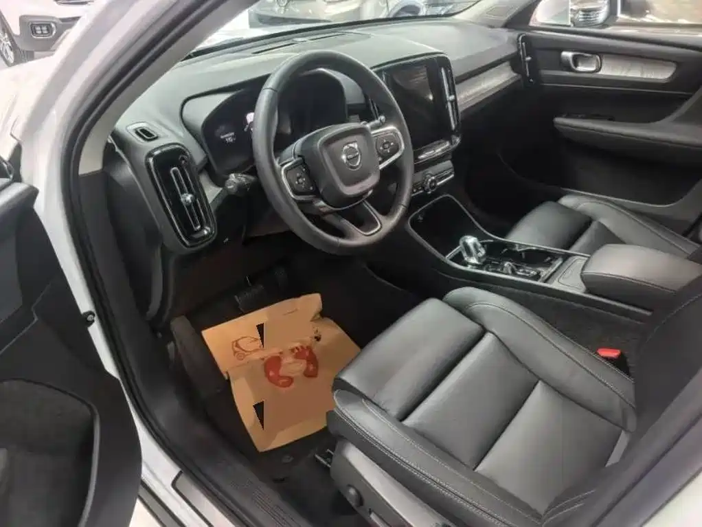 Volvo XC40 — миниатюра 6
