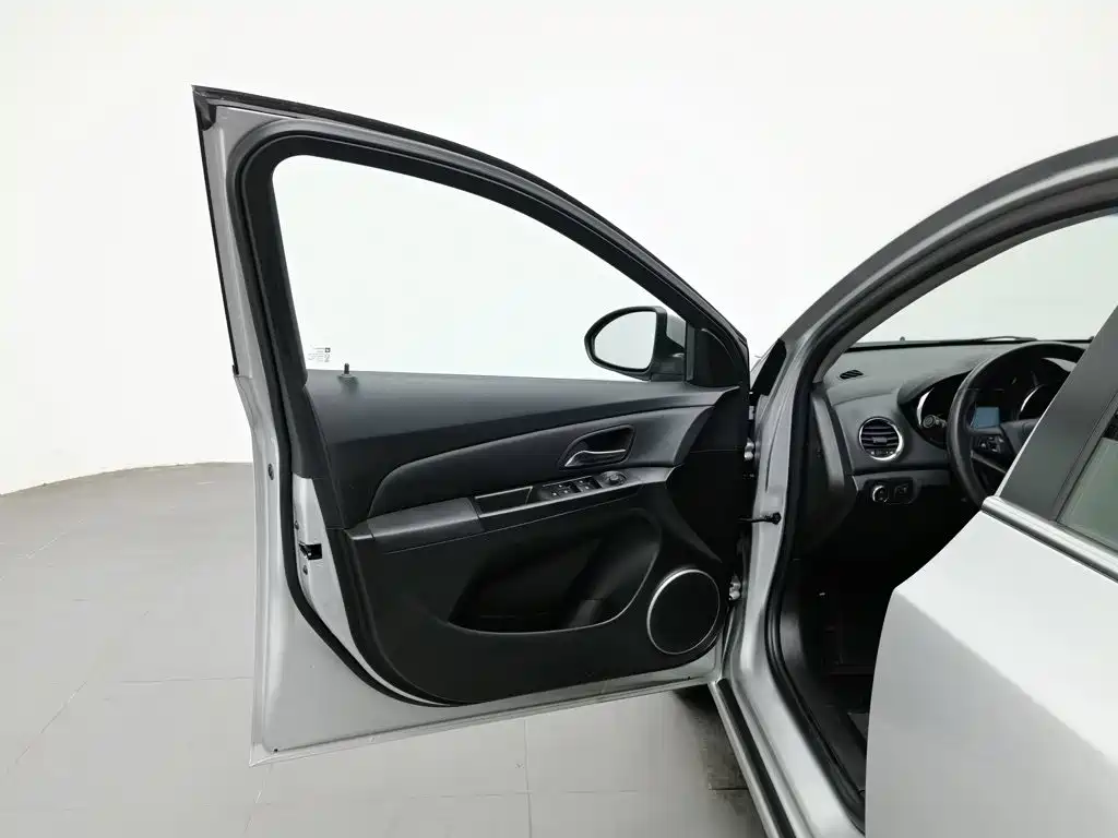 Chevrolet Cruze — миниатюра 8