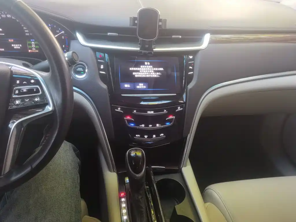 Cadillac XTS — миниатюра 9