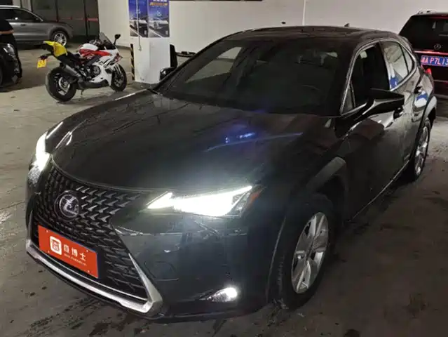 LEXUS UX 2021