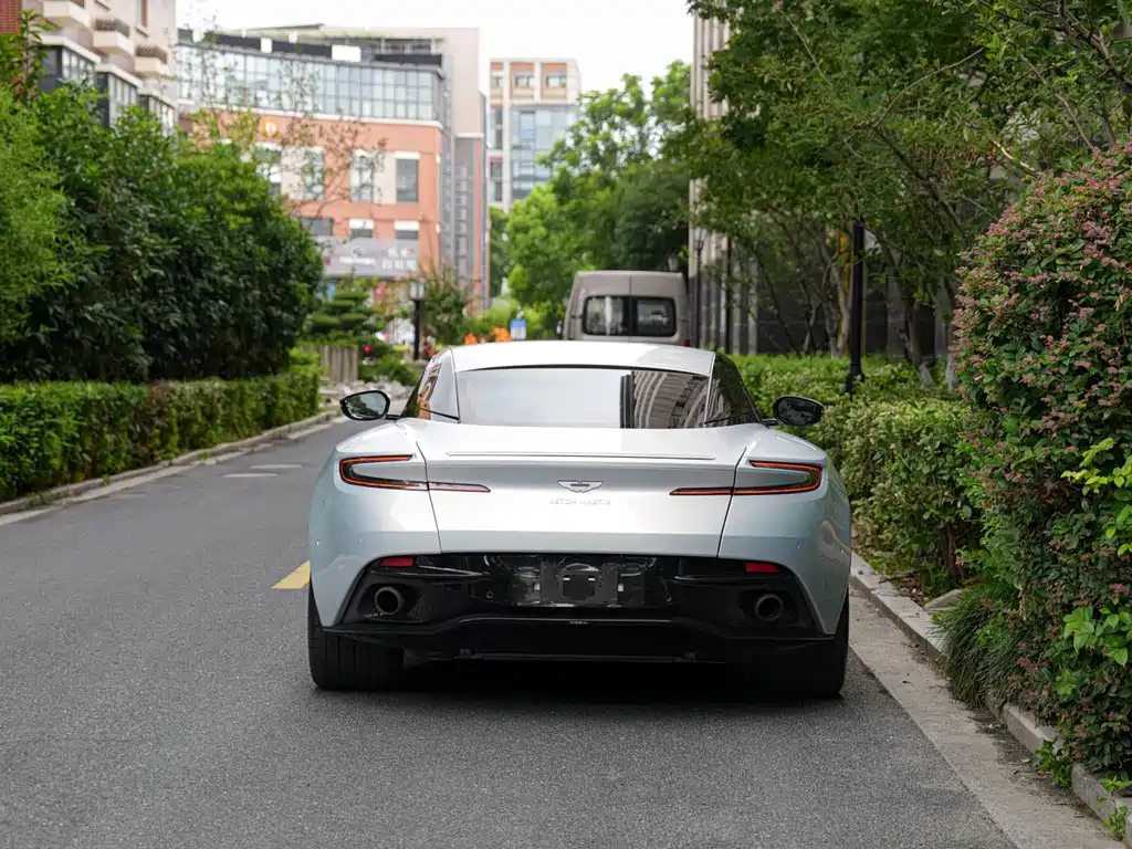 Aston Martin DB11 — миниатюра 3
