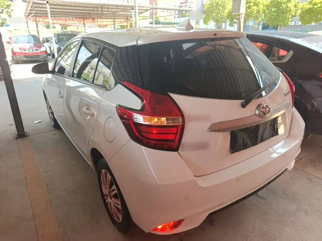 Toyota Yaris L — миниатюра 5