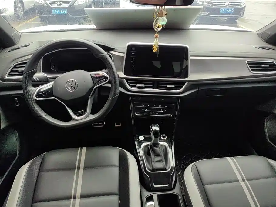 VOLKSWAGEN T ROC EXPLORING SONGS