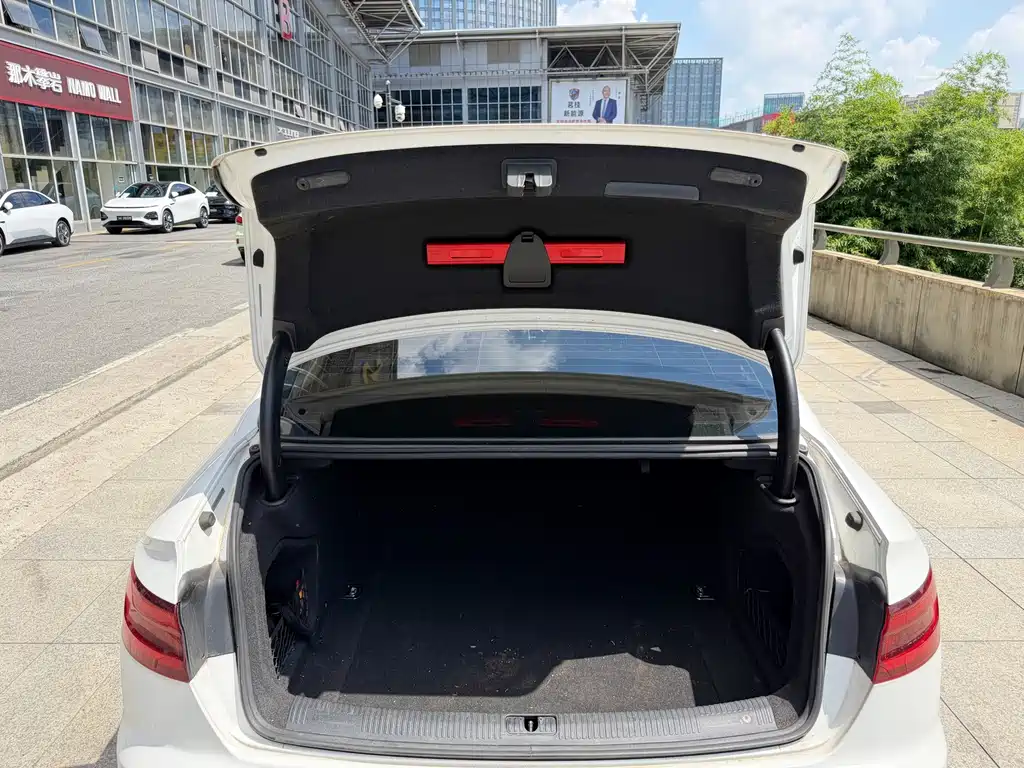 Audi A4L — миниатюра 11