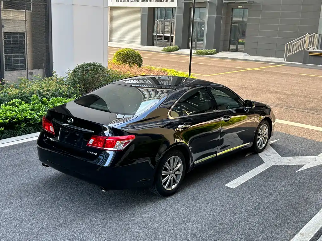 Lexus ES — миниатюра 7