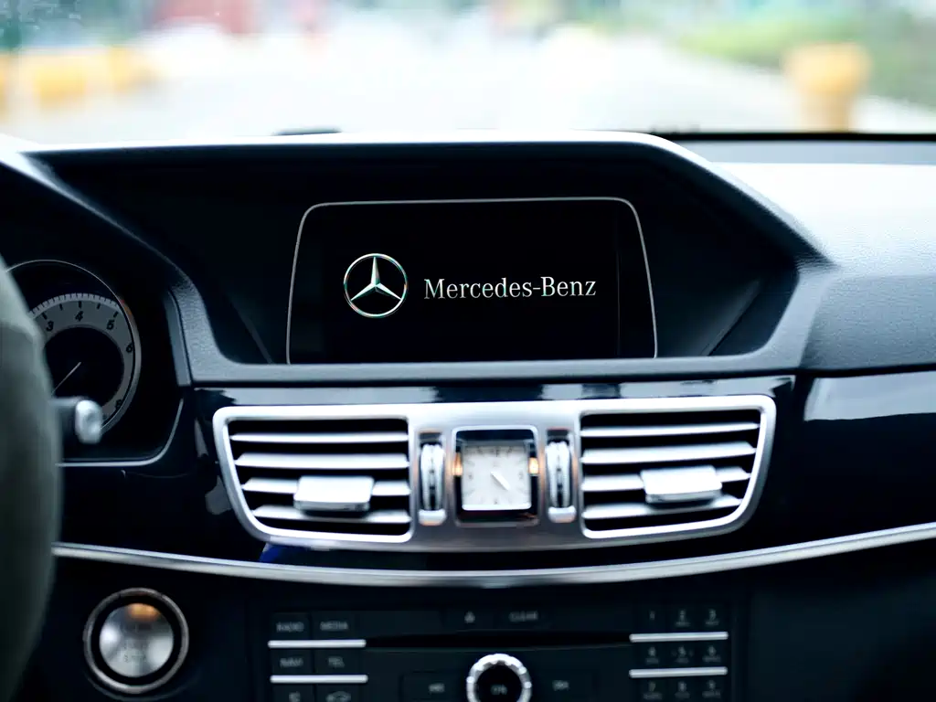 Mercedes-Benz E-Class — миниатюра 8