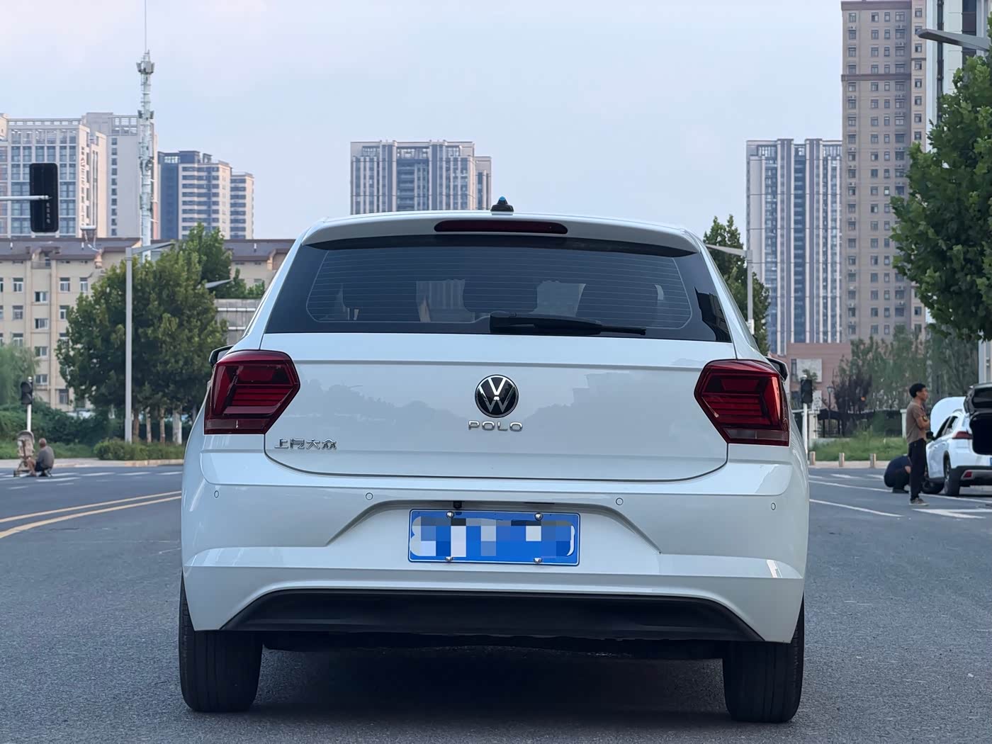Volkswagen Polo 1.5 л 2023 г. Белый, пробег 28000 км
