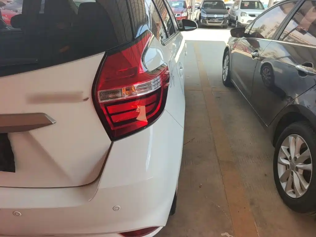 Toyota Yaris L — миниатюра 8