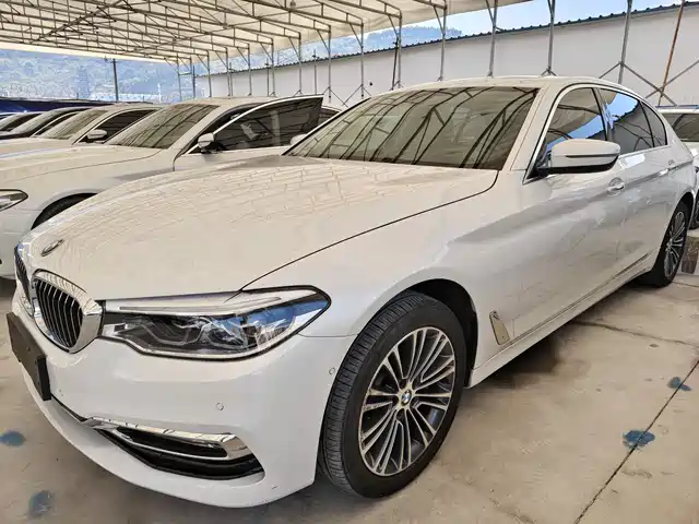 BMW 5 SERIES