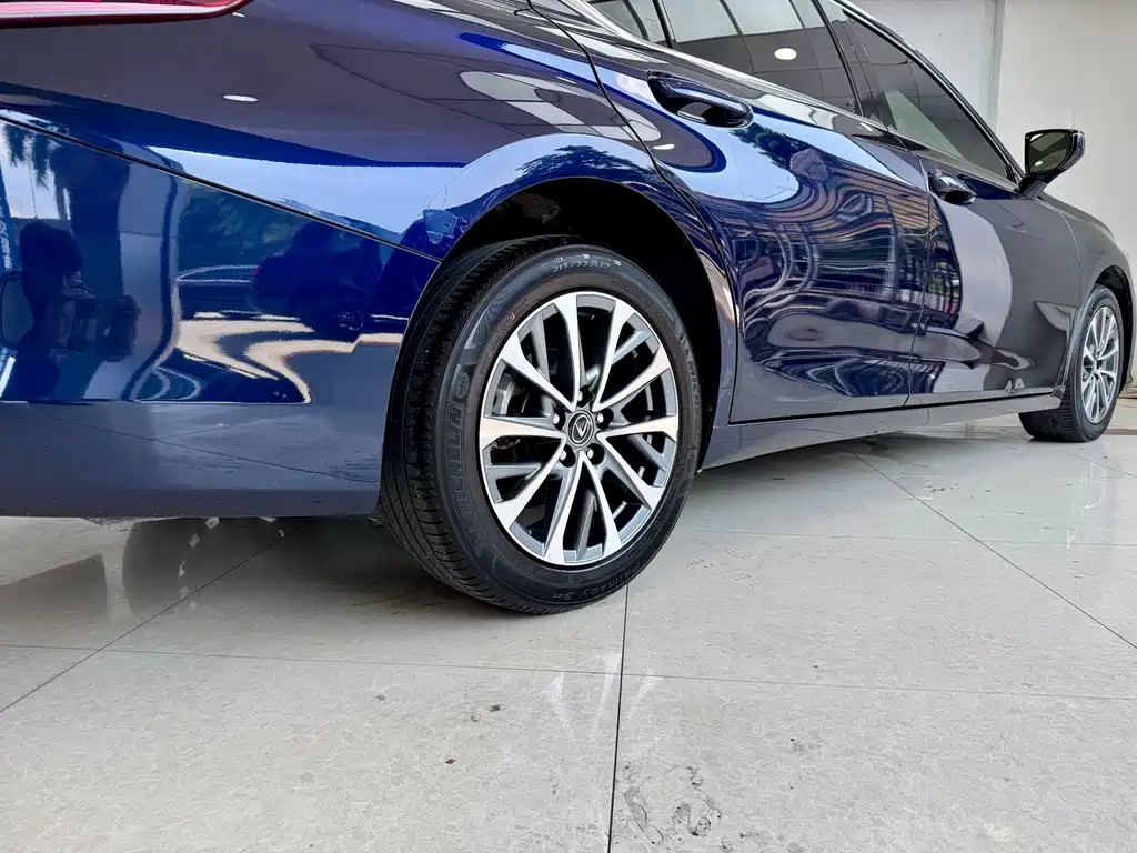 Lexus ES — миниатюра 20