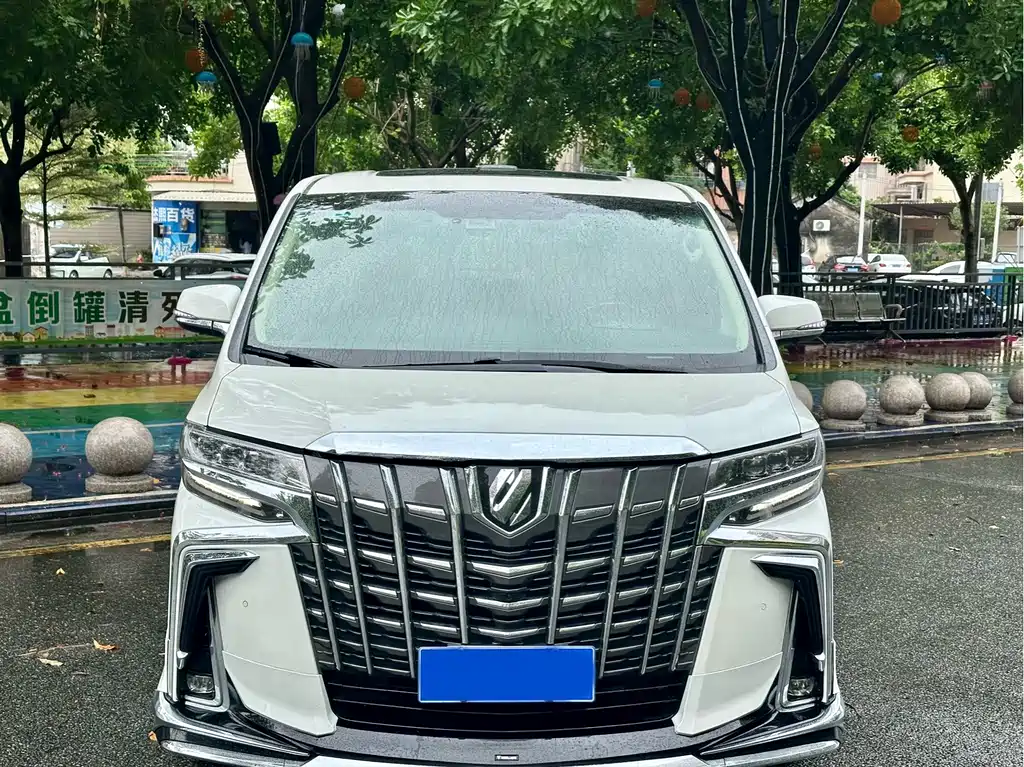 Toyota Alphard — миниатюра 2
