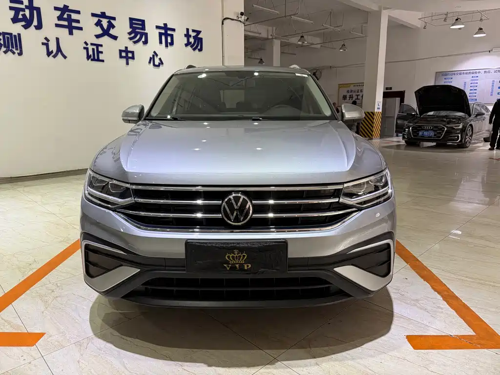 Volkswagen Tiguan L — миниатюра 2