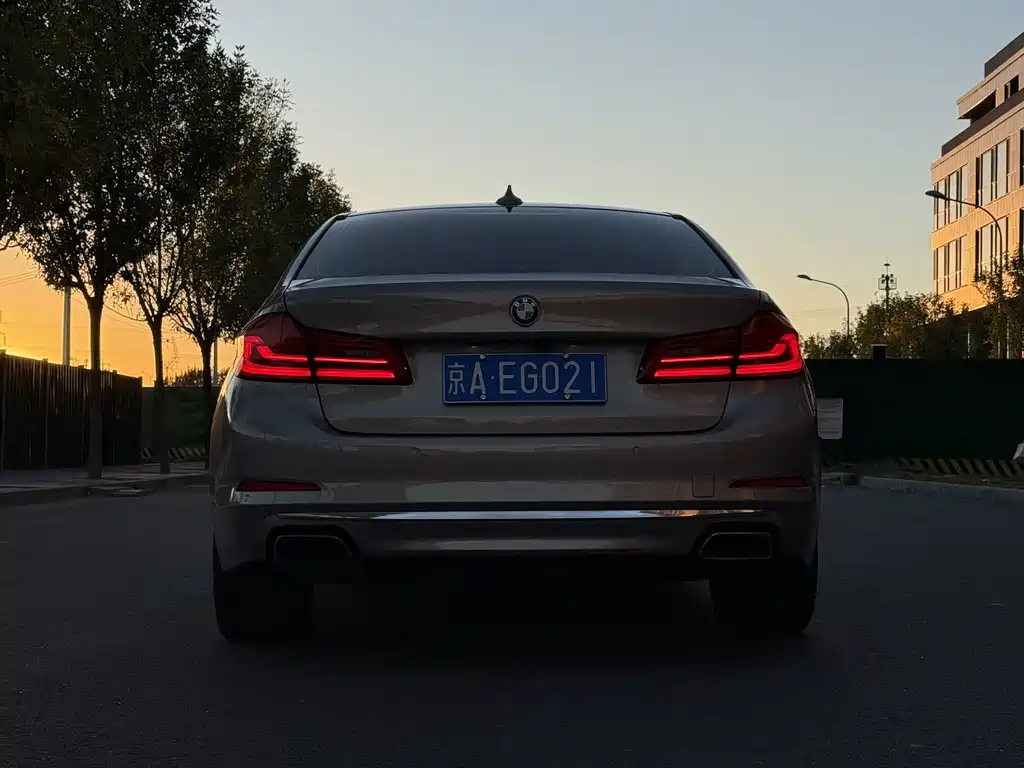 BMW 5 Series — миниатюра 12
