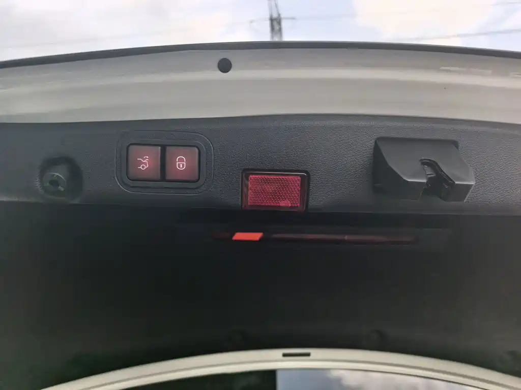 Mercedes-Benz E-Class New Energy — миниатюра 15