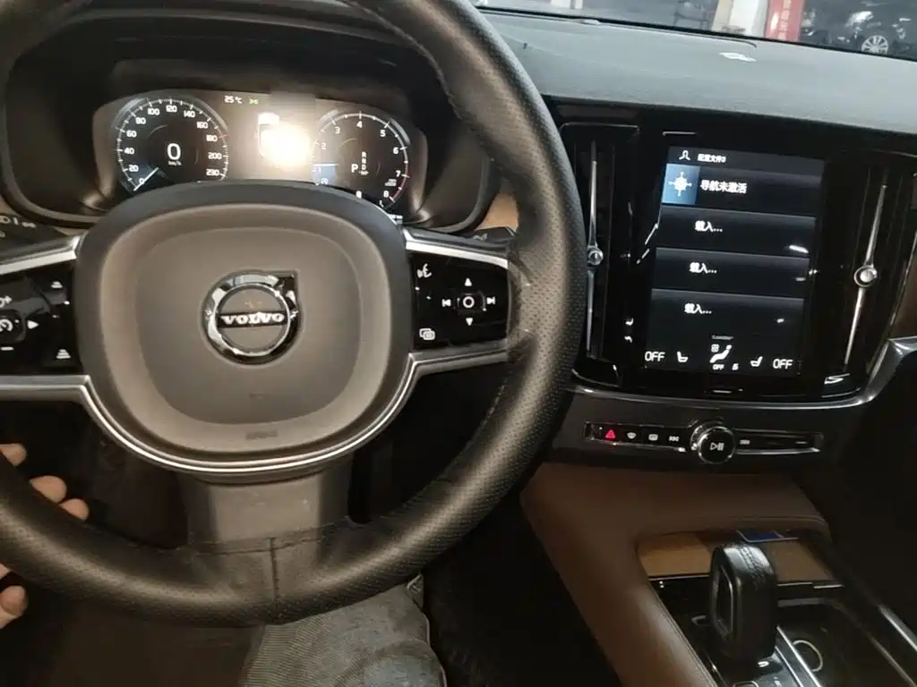 Volvo S90 — миниатюра 10
