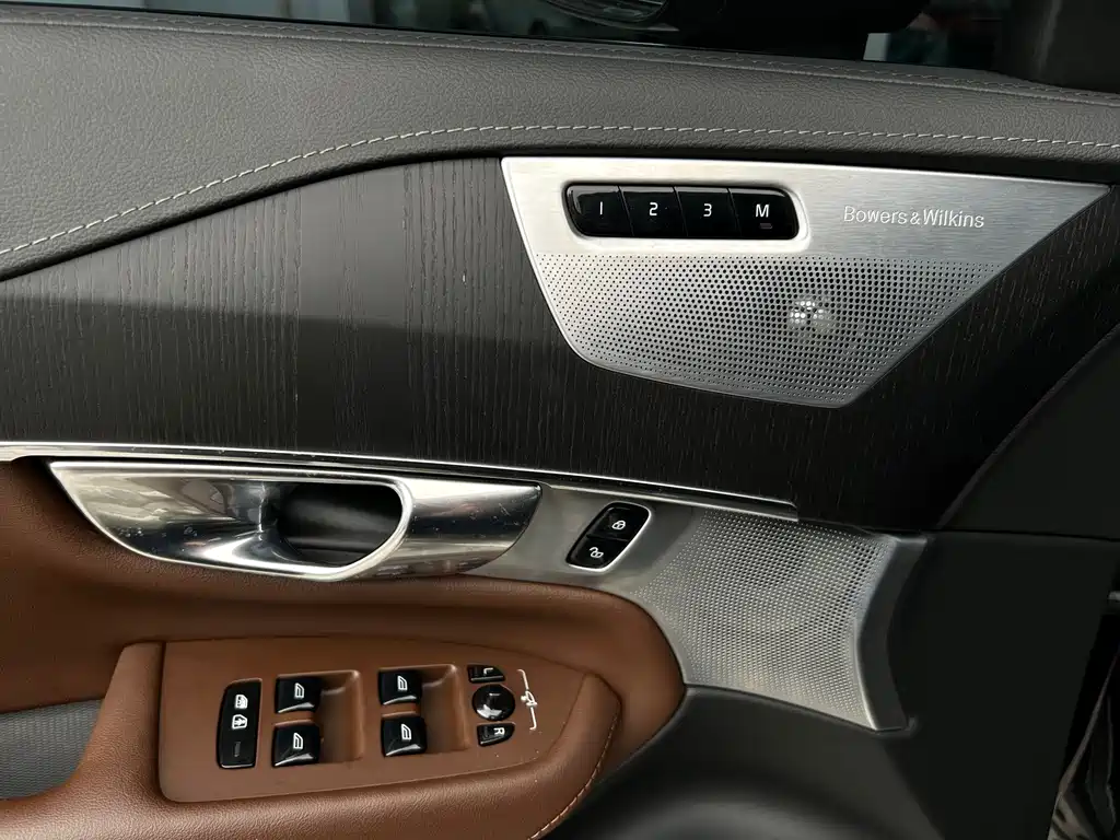 Volvo XC90 — миниатюра 8