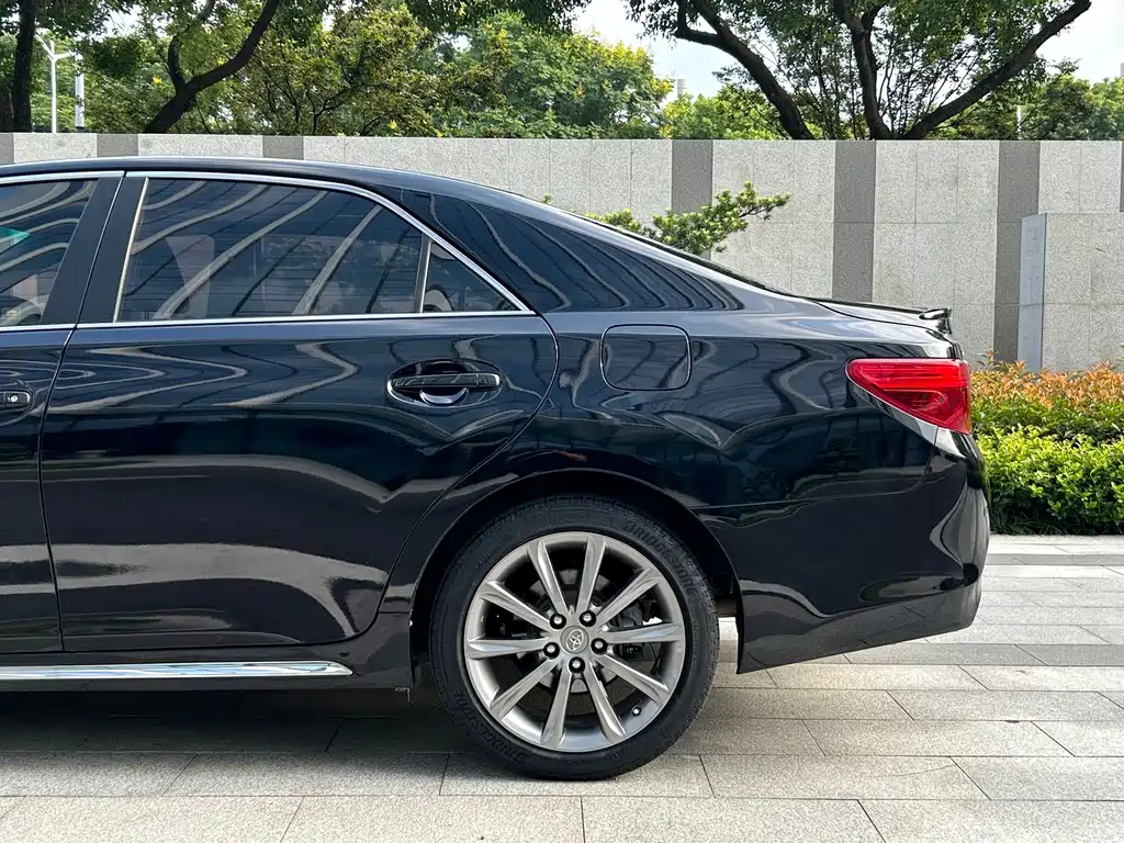 Toyota Reiz — миниатюра 7